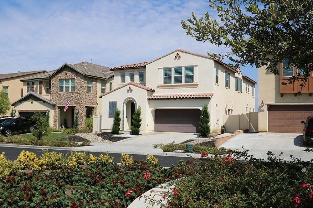 Beautiful multi-story family home with a well-maintained front yard in a Temecula gated community.